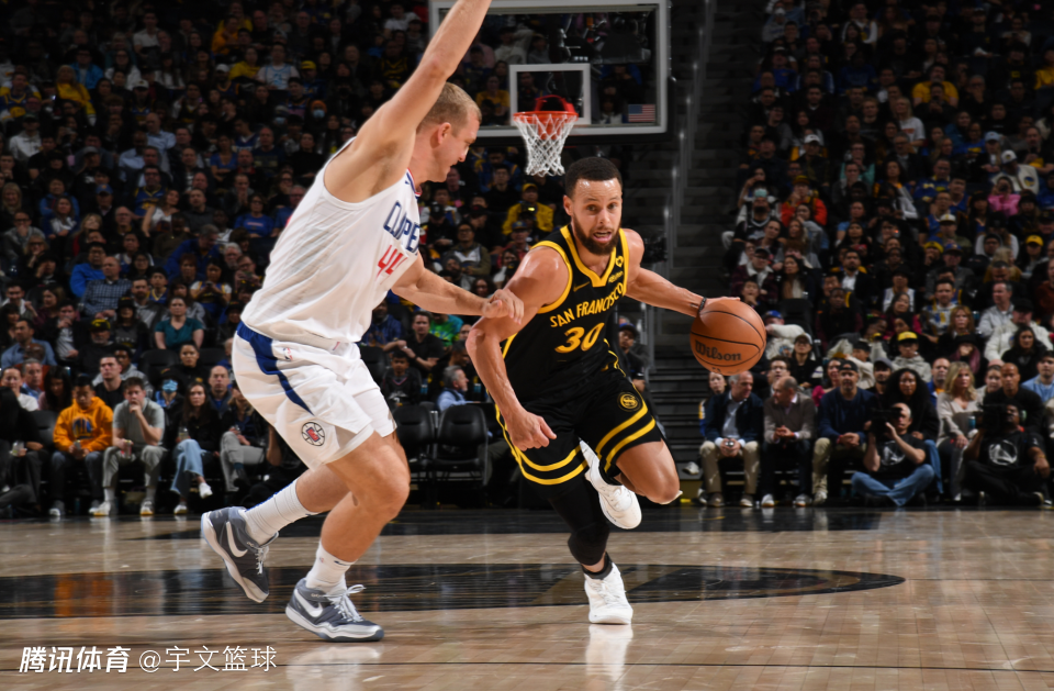 开云体育-库里在德国队比赛中刷新纪录，晋级下一阶段引发热议！气势如虹延续的简单介绍-开云体育