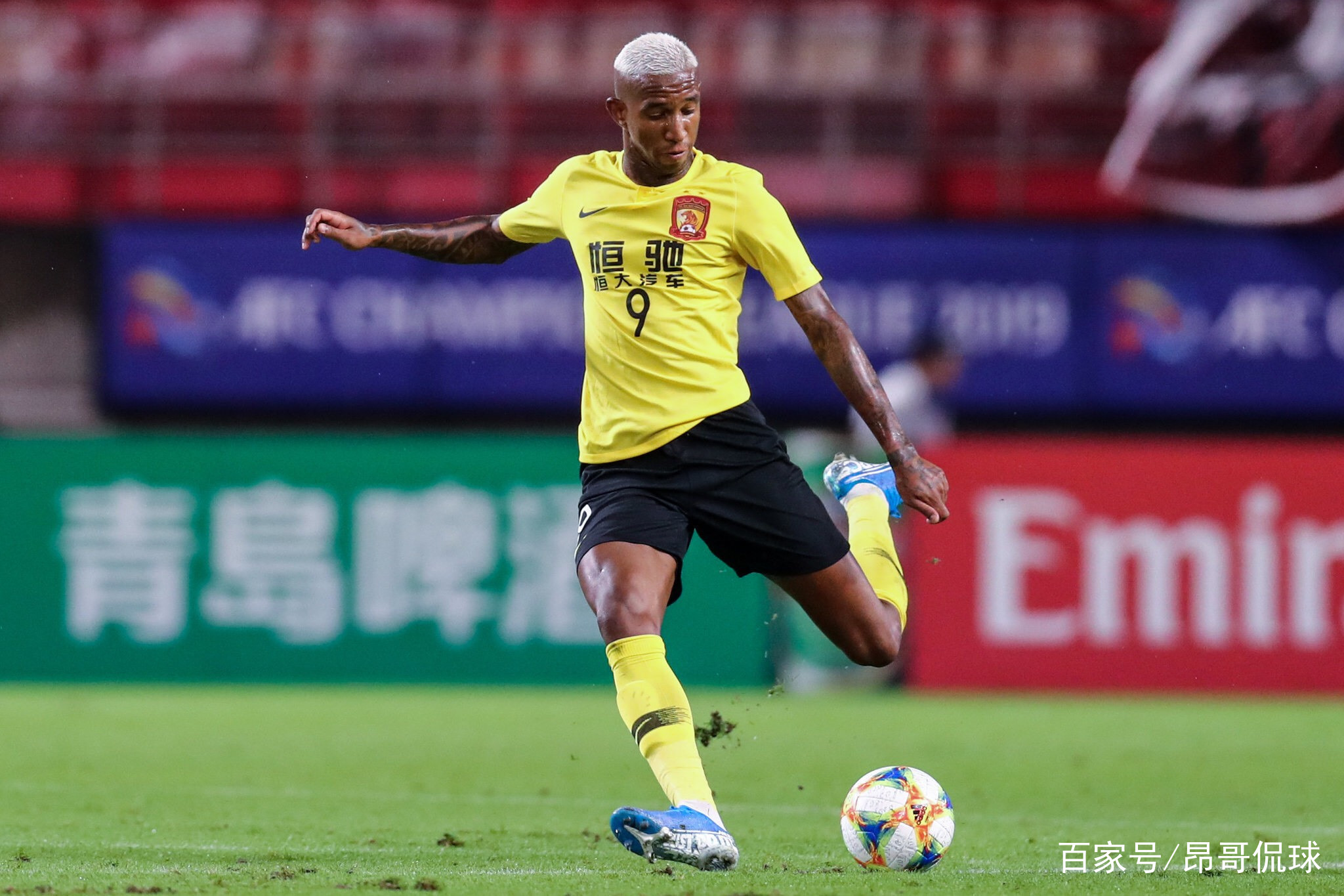 亚冠转会期走向成谜，莱比锡完成体检，质疑声仍在，资深球员宣示担当